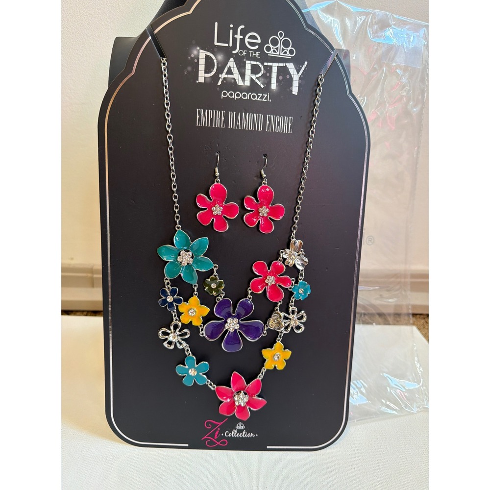 Paparazzi Zi Collection Empire Diamond Encore Multi Flower Necklace Earring Set
